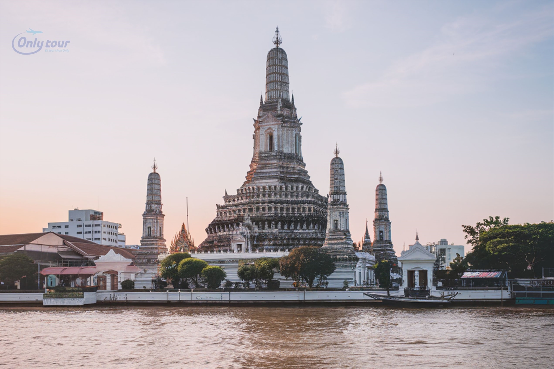 Thông Tin Về Ngôi Chùa Wat Arun