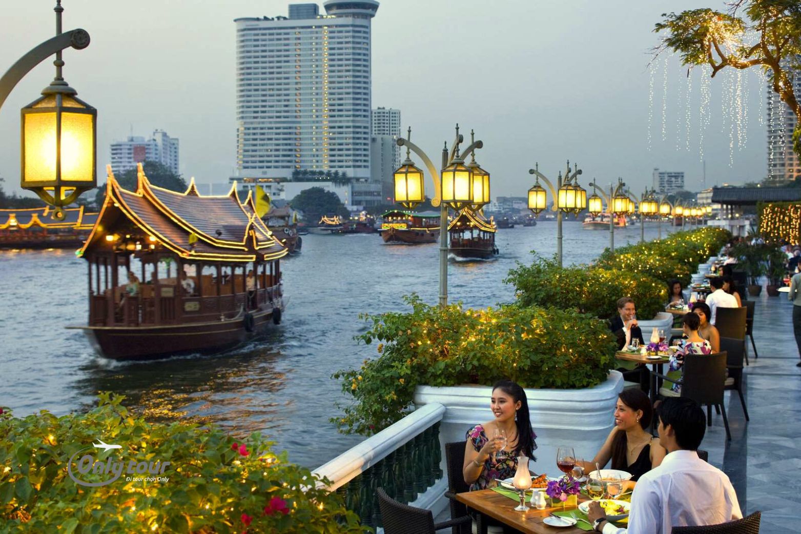 Du Thuyền Trên Sông Chao Phraya Bangkok Thái Lan